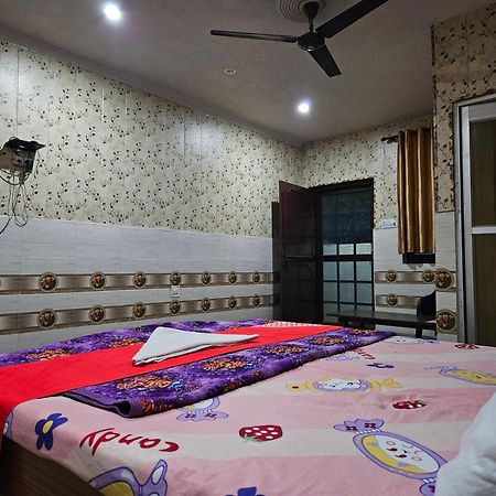 Haldwāni Hotel Chitrarth & Party Lawn חדר תמונה